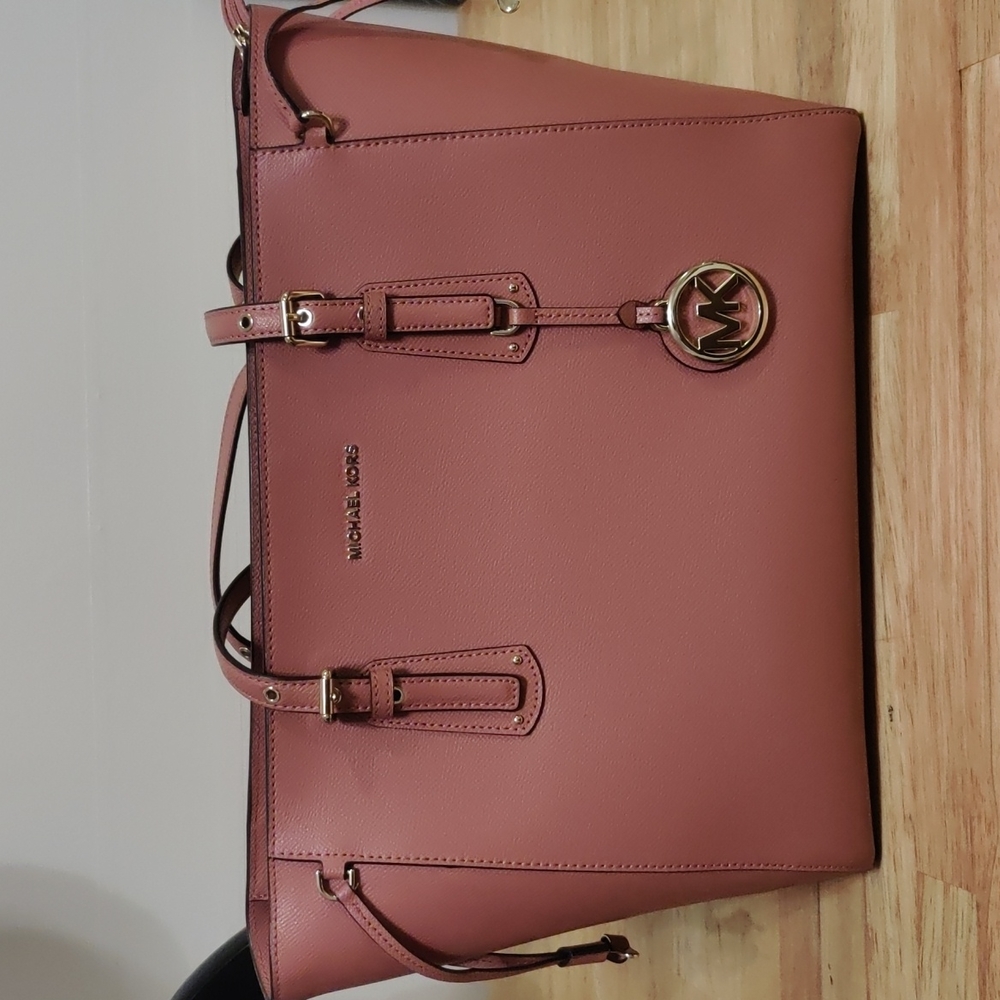 Michael Michael Kors Rose color Voyager Tote with tags